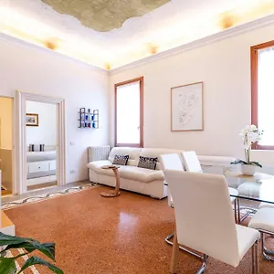 Ca' Pestrin House - San Marco Square Appartement